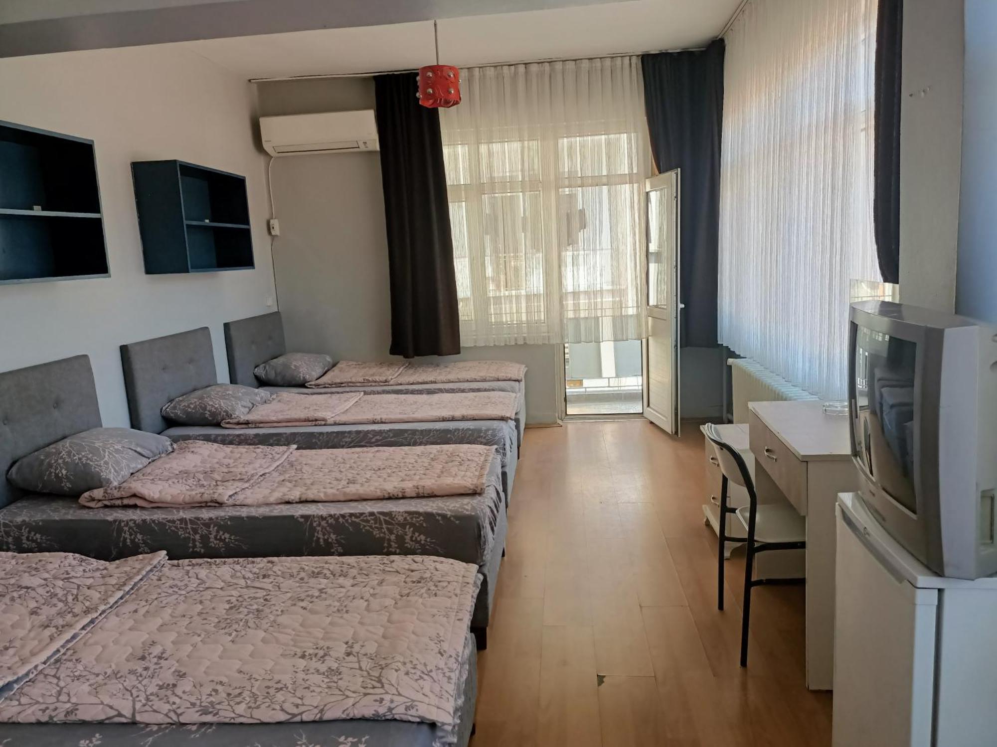 Zafer Hostel Konya Esterno foto